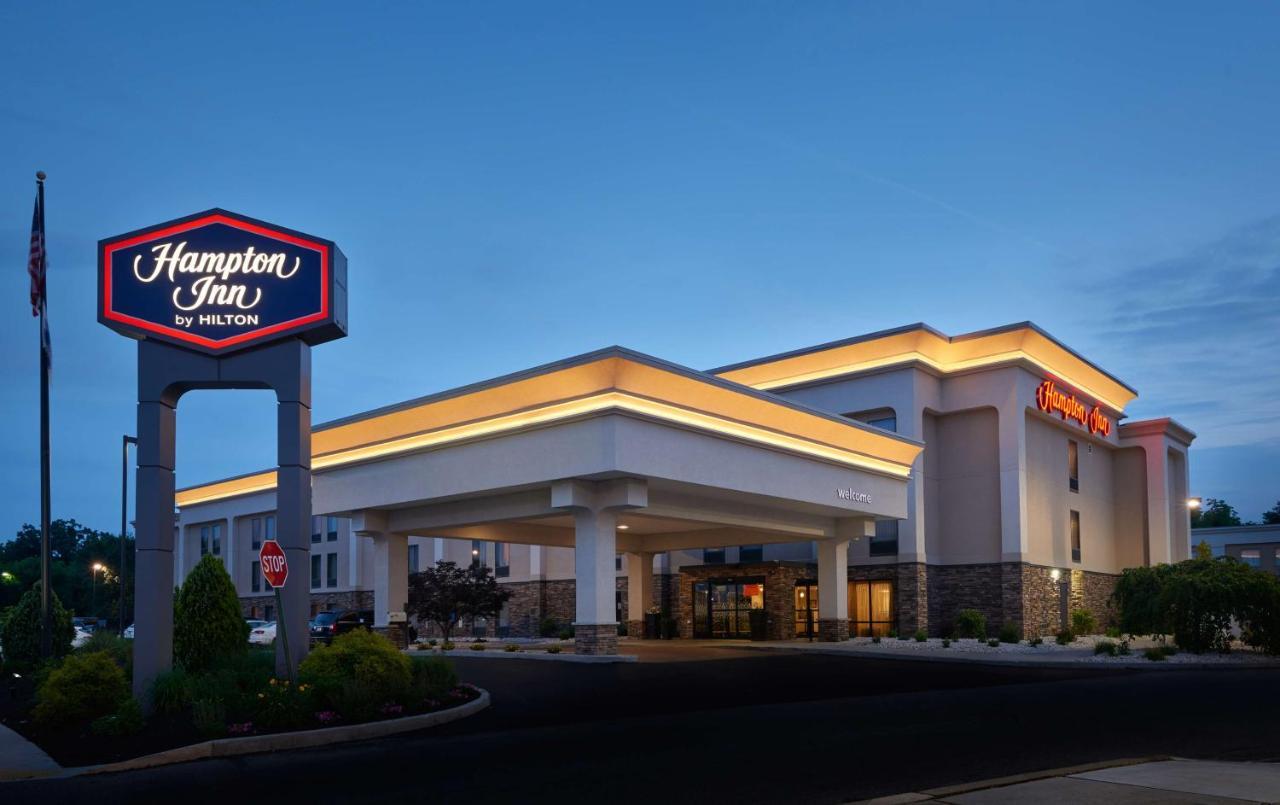 Hampton Inn Hanover Exterior photo